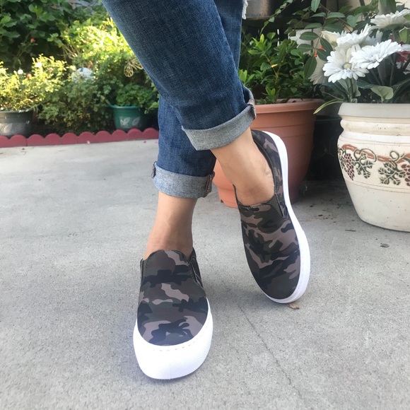 Qupid Shoes - Last pair🎈Camouflage slip-ons✨